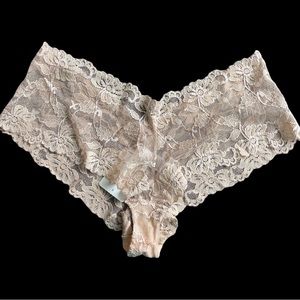 Rene Rofe Lingerie Lace Panties, Beige, Size 8, NWT, Scallop Trims